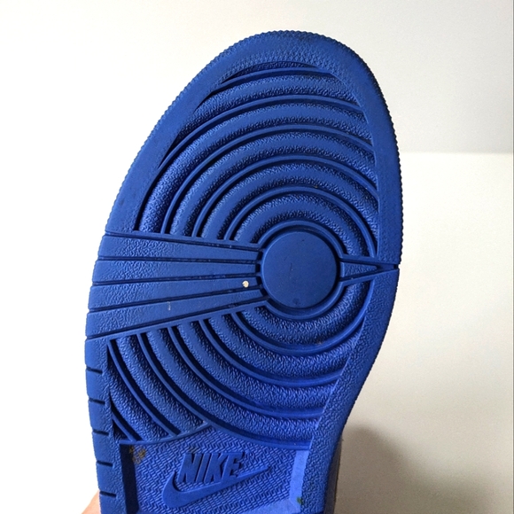 Nike Air Jordan 1 Retro Hyper Royal Sneaker - Picture 5 of 6